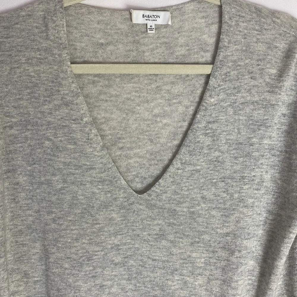 Aritzia Babaton light gray Erin wool linen blend v-neck sweater size XS - Image 3