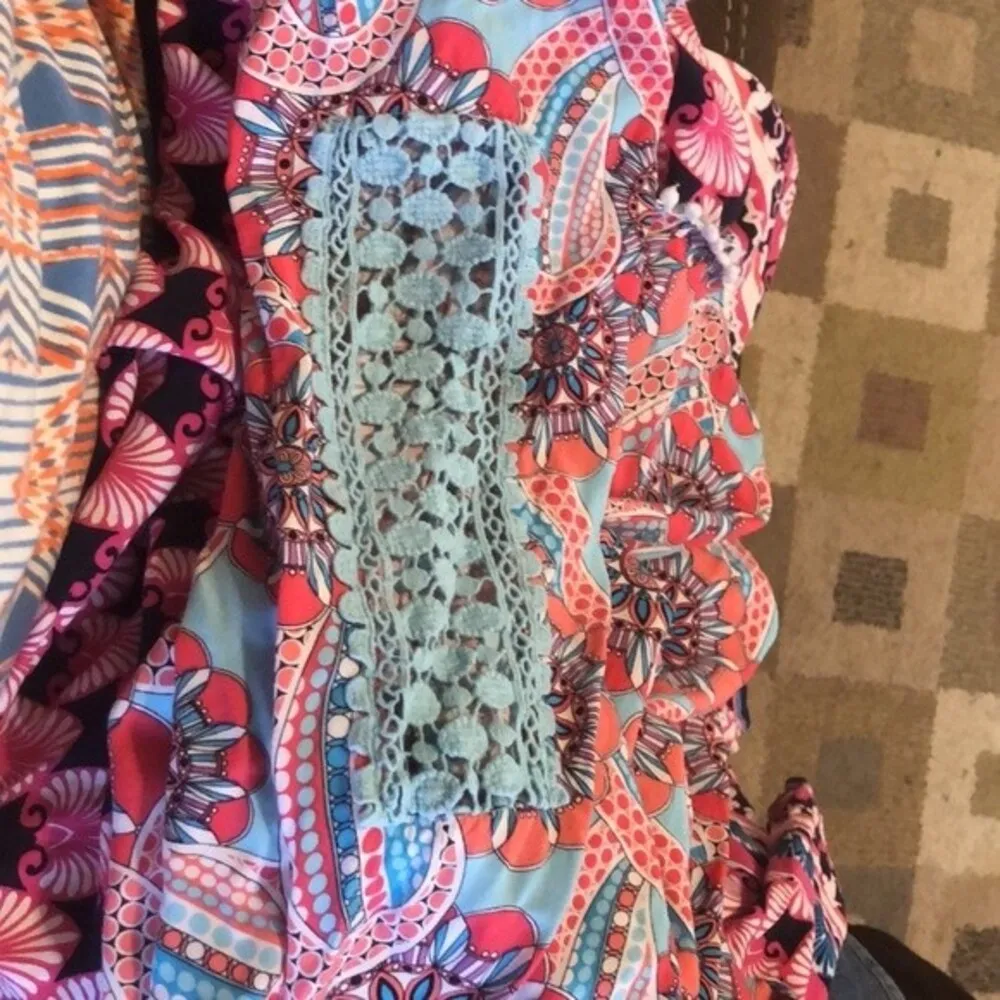 Crown & Ivy Sz XS Pink Blue White Top Peasant Boho Crochet Cruise Tropical - Image 3