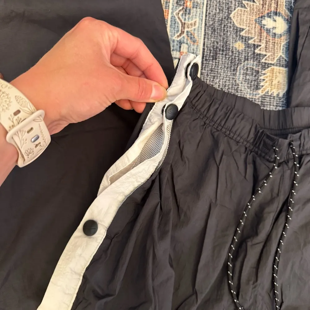 Nike Women’s Black Windrunner Tear-Away Track Snap Pants Size Small 29” Inseam - Image 4