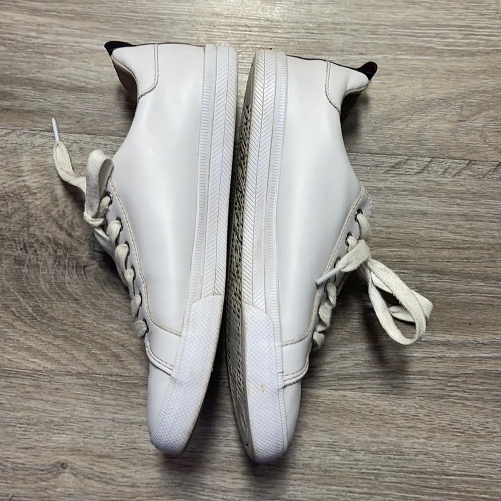 🦋4/$25 Tommy Hilfiger Sneakers Size 9 Medium - Image 8