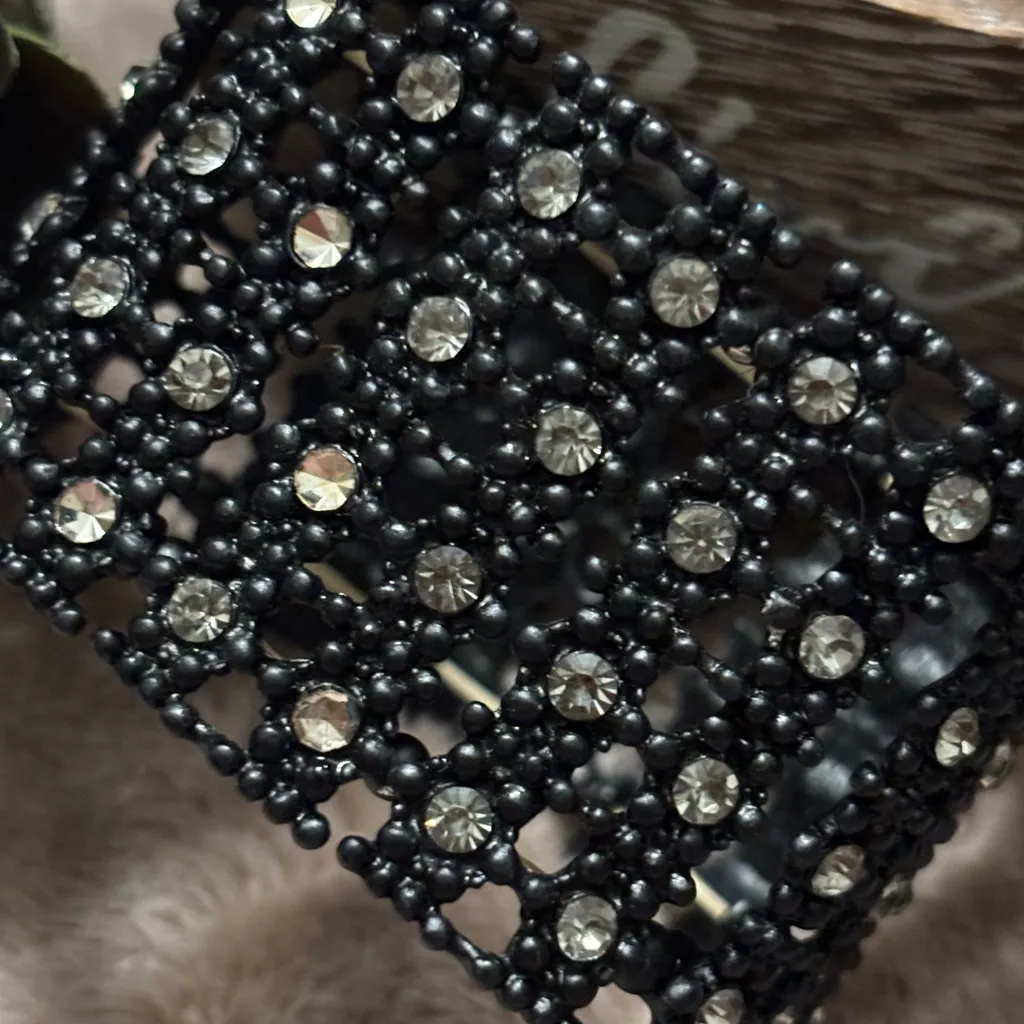 Vintage Elegant Black Metal 4 Row Rhinestone Stretch Bracelet - Image 7