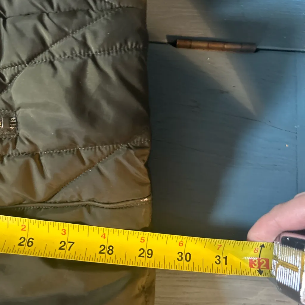 Details Intl Olive Green Puffer Jacket with Soft Beige Trim | Size Large Size M - Image 11