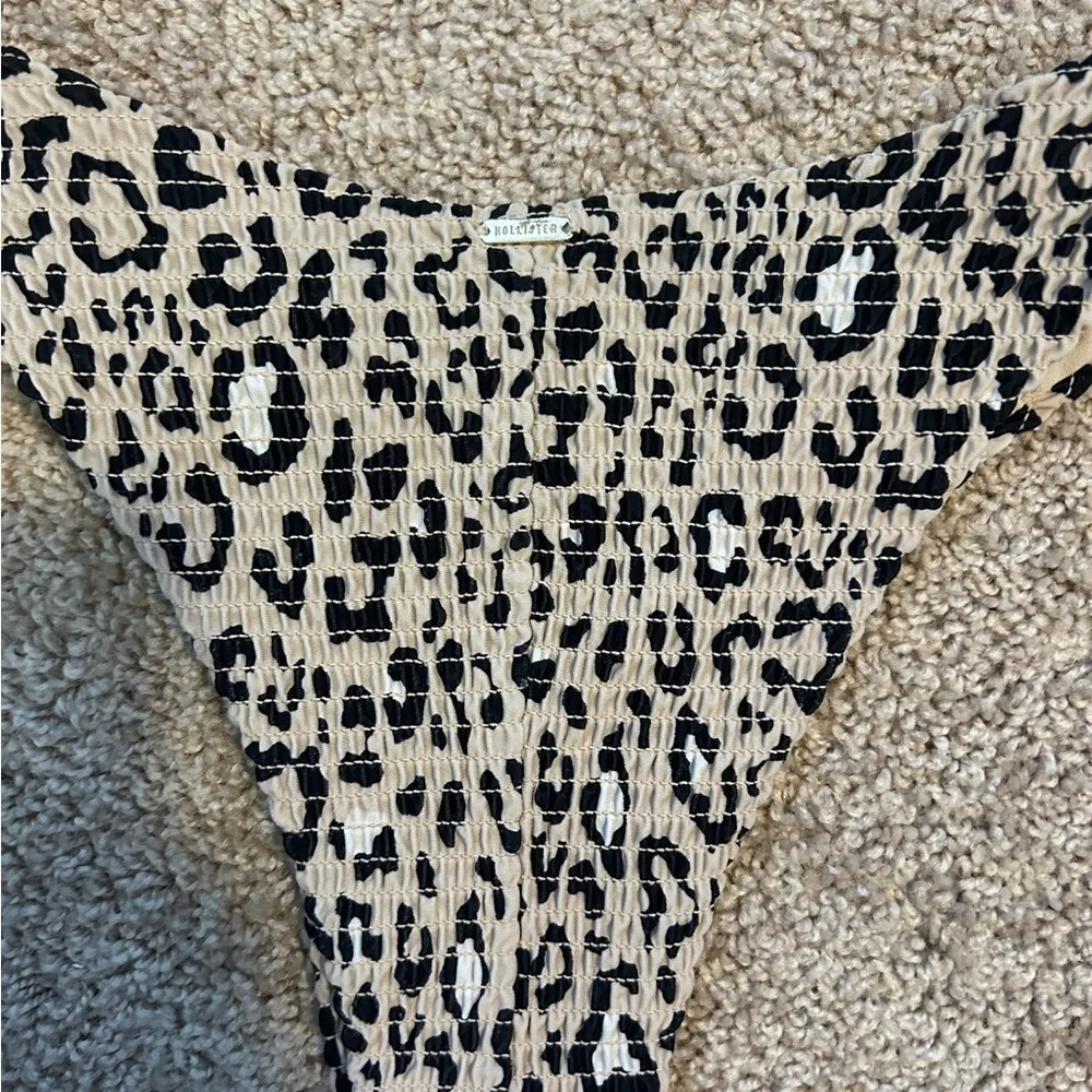Hollister Leopard Print Bikini Bottom Size Small - Image 5