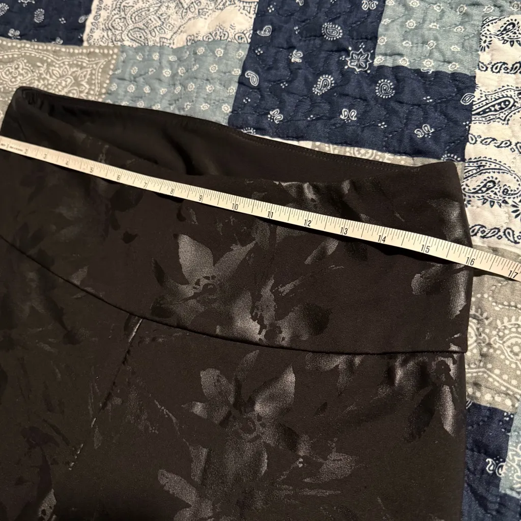 Soft Surroundings Leggings Black with Shimmery Print Twilight Floral - Image 7
