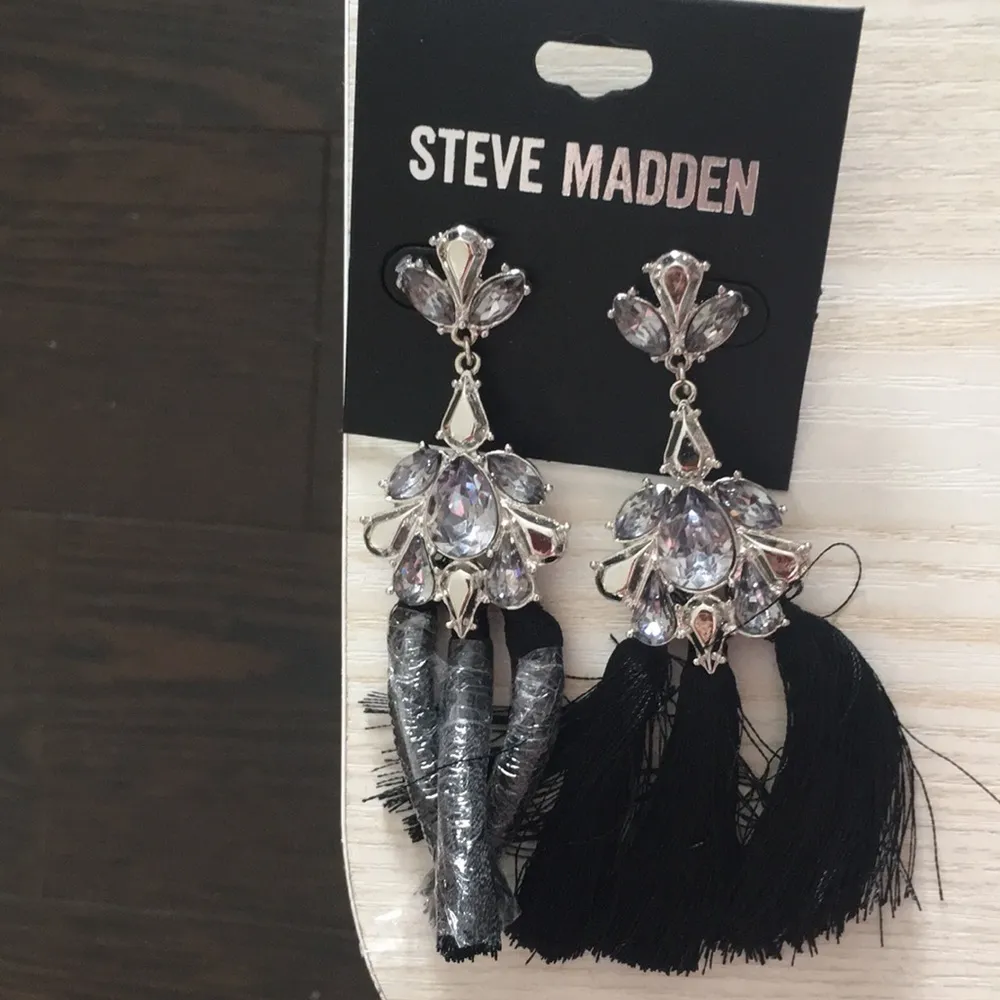 New Steve Madden Gray Stones Black Tassels Fringes Earrings - Image 2