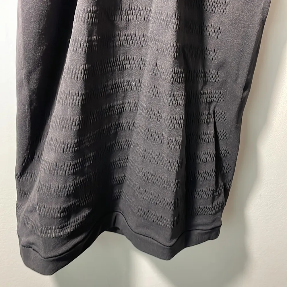 Lululemon performance tank with perforated back. Size 4. - Image 7