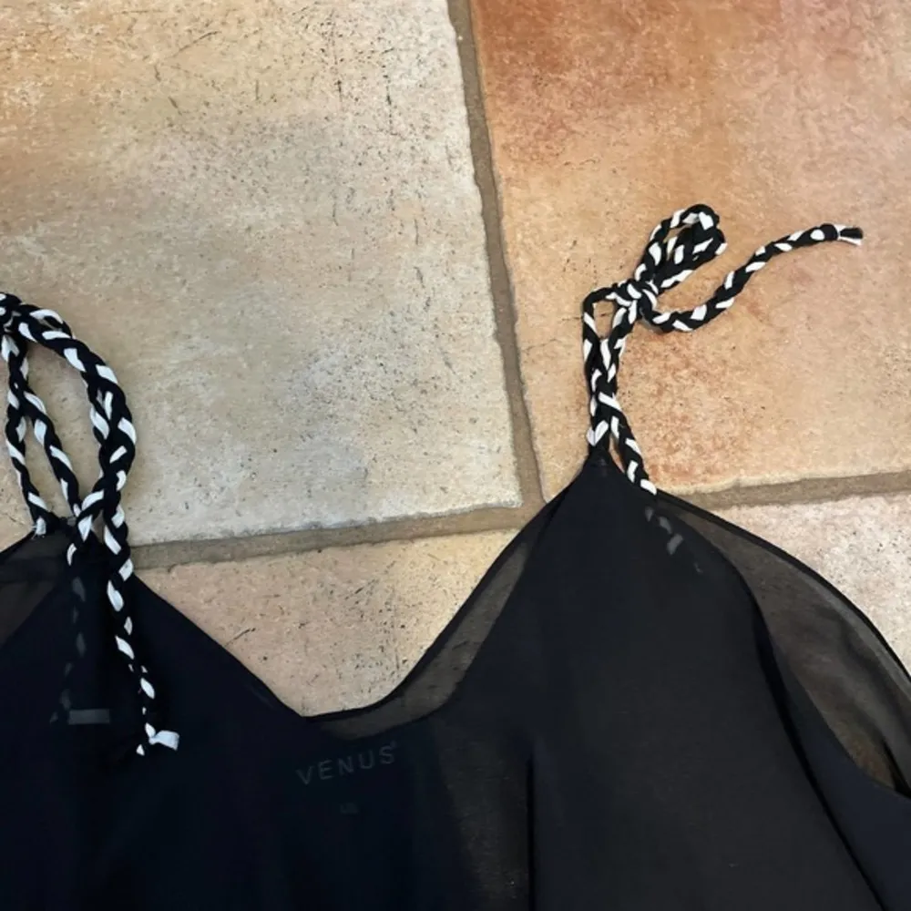 Venus asymmetrical, open shoulder, cover up black - Image 2