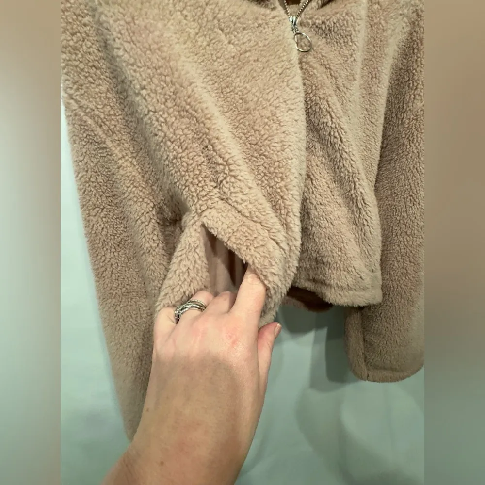 EXPRESS faux-fur crop zip up hoodie pink bell sleeves size medium - Image 4