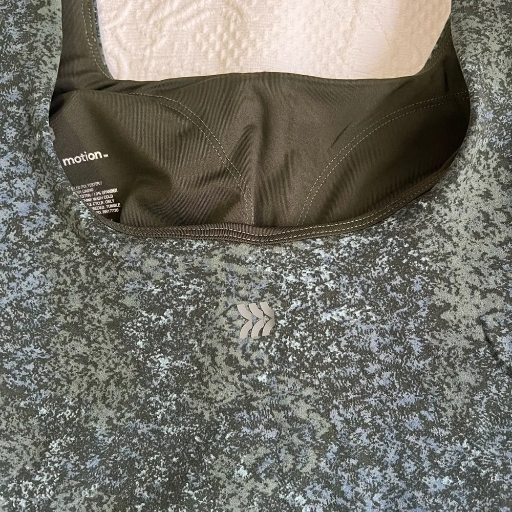 All in motion cropped tank size XS - Image 6