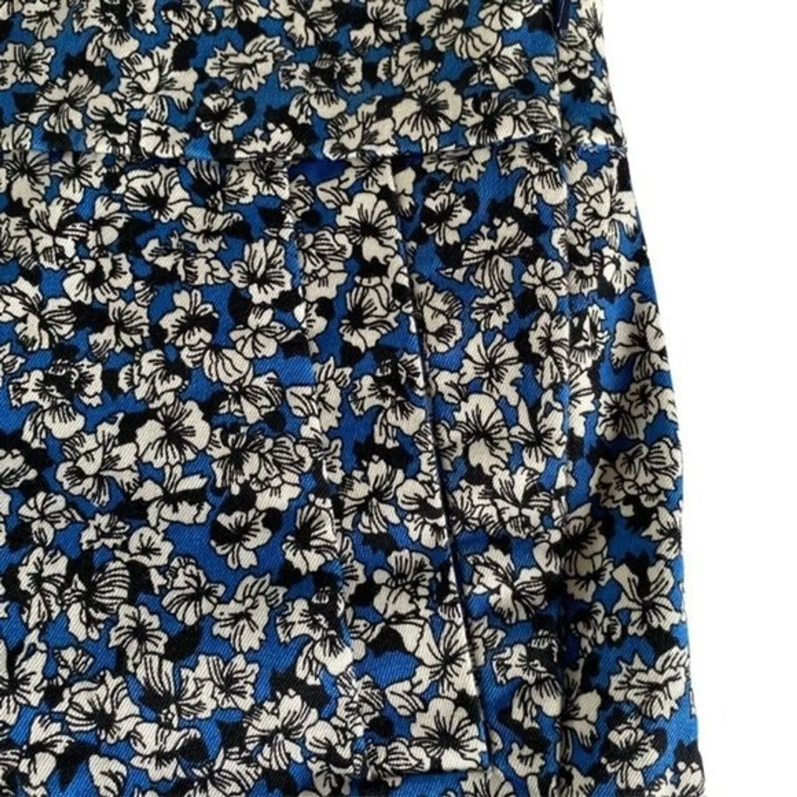 J Crew Shorts Womens 6 Blue White Ditzy Floral Flower Chino Printed Oxbow Preppy - Image 4