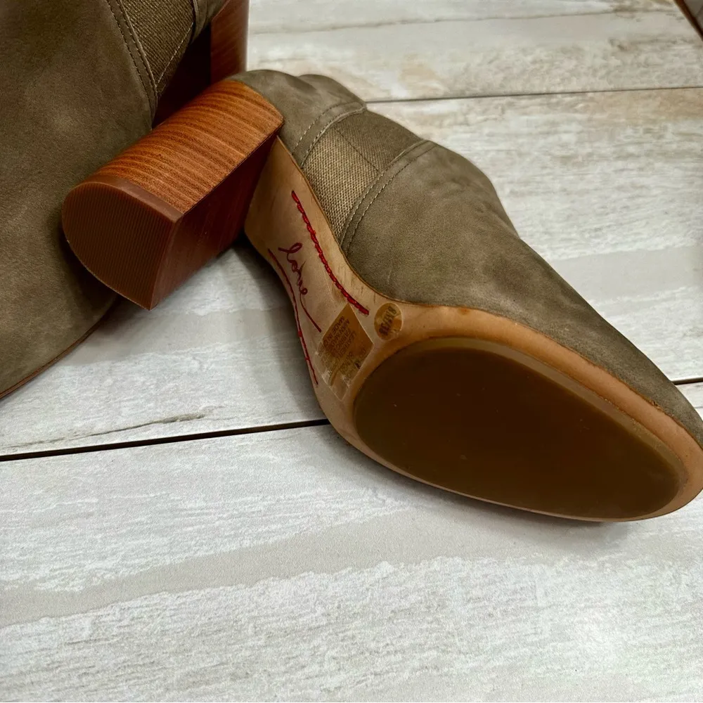 ED Mahoney Woman’s Sz 8M Gray Suede Stacked Heel Booties Shoes Fall Favorite - Image 7