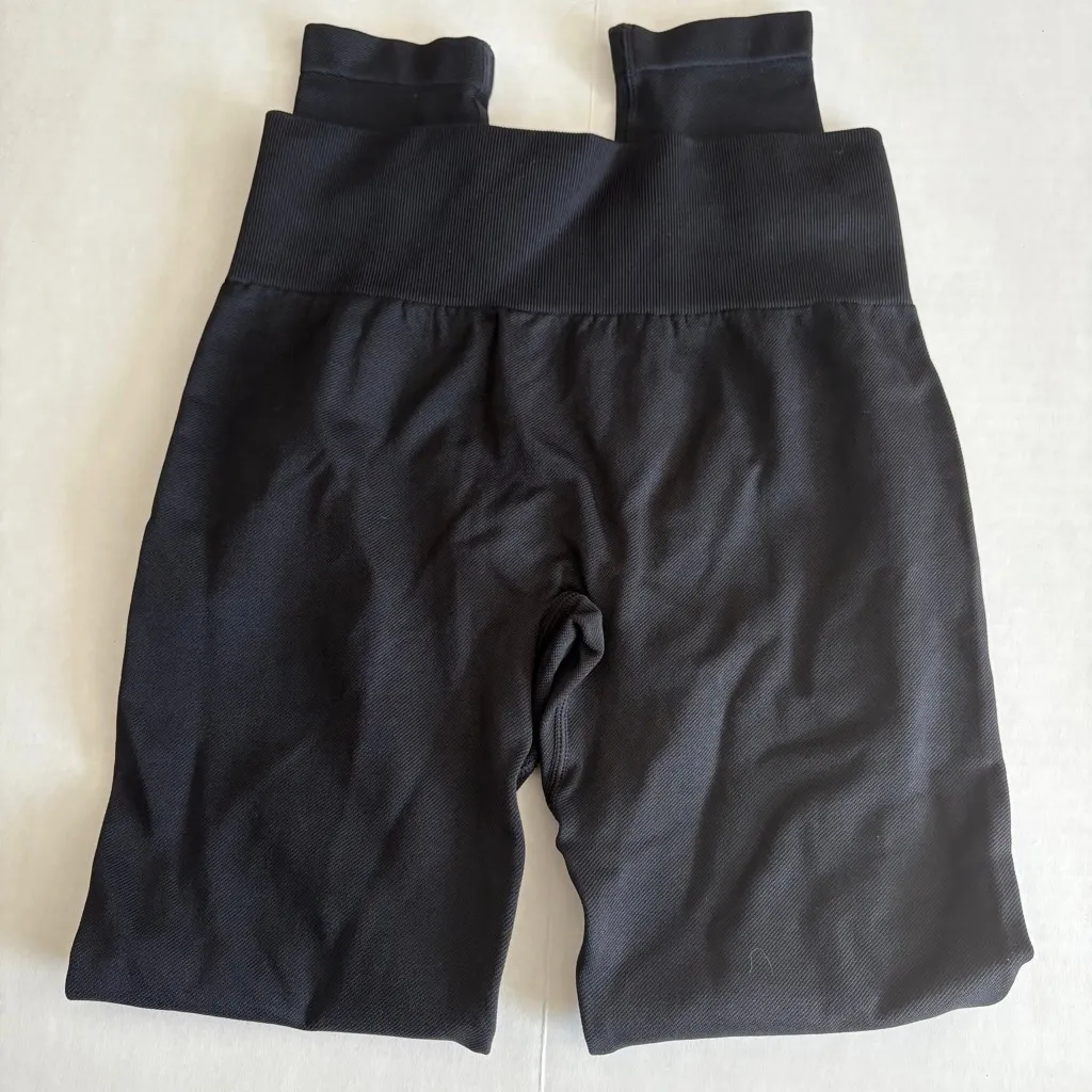 Women's OQQ Scrunch Butt Leggings bundle of 2 Size S black & brown - Image 3