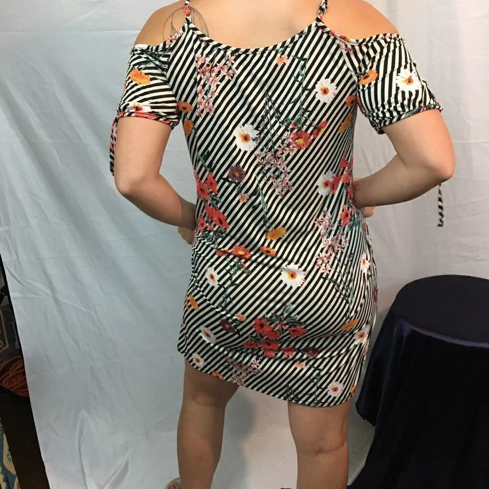 NAIF Cold Shoulder Striped Floral Dress Size Small - Image 5