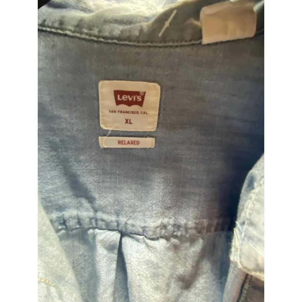 Levi’s Women's XL Long Sleeve Cotton Button Down Light Blue Relaxed Fit Chambray - Image 5