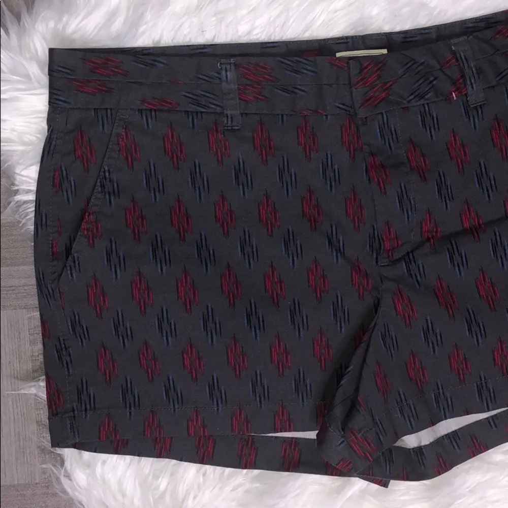 Khakis by Gap NWT Size 16 Gray Ikat Print 4 Pocket Cotton Blend The 3” Shorts - Image 2