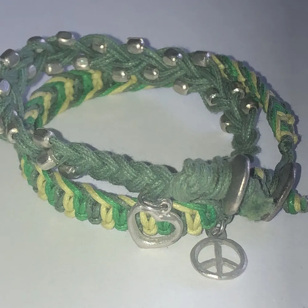 Aeropostale Lot of 2 Green & Silver Tone Beaded Boho Bracelets - Image 4