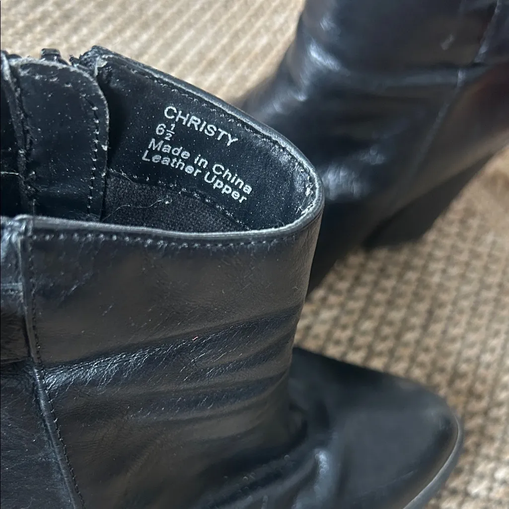 Yellow Box Christy Black Moto Leather Boots Metal Trim Buckle Heel Size 6.5 - Image 4