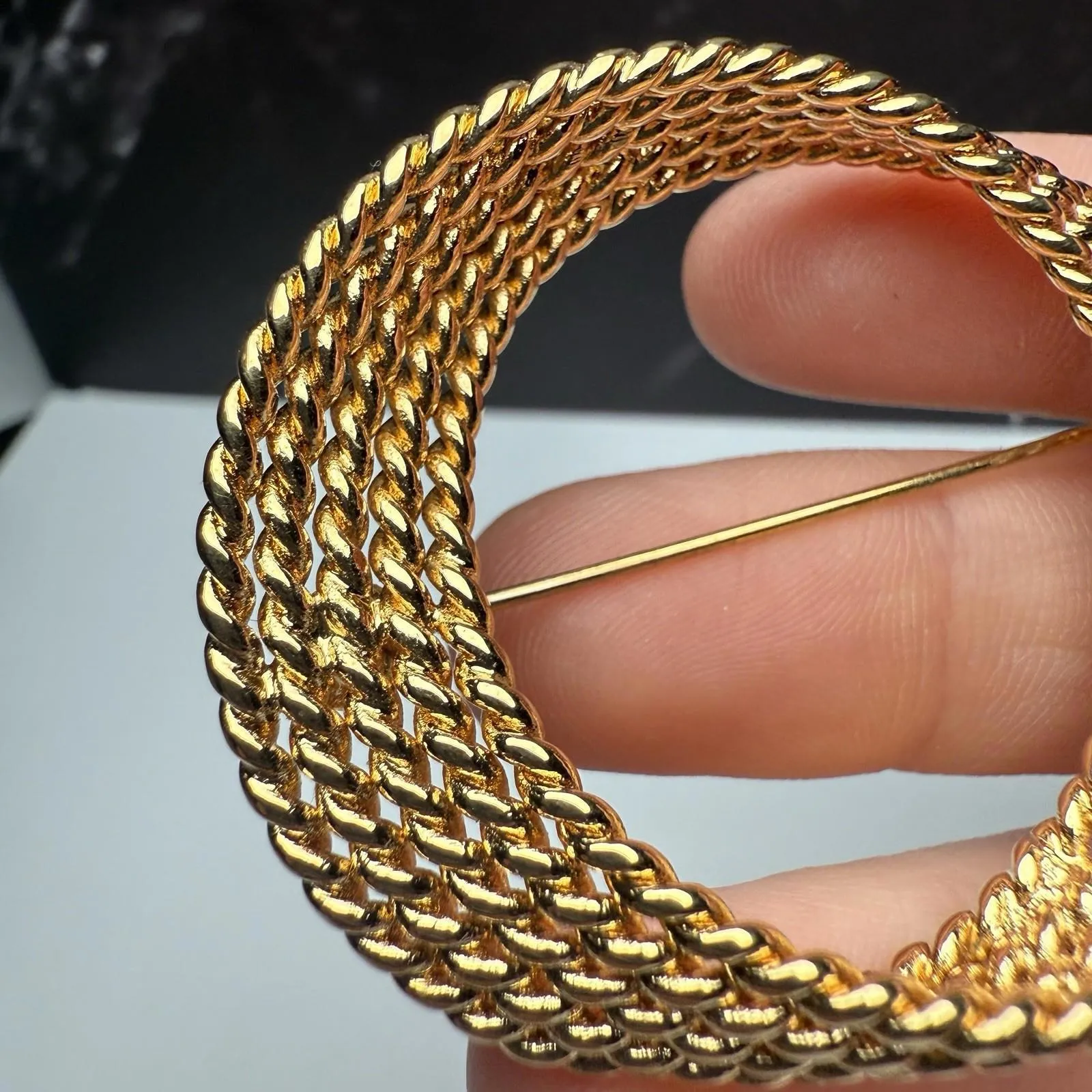 Monet Shiny Entwined Circles Swirl  Gold Tone Brooch Pin Signed Vintage - Image 10