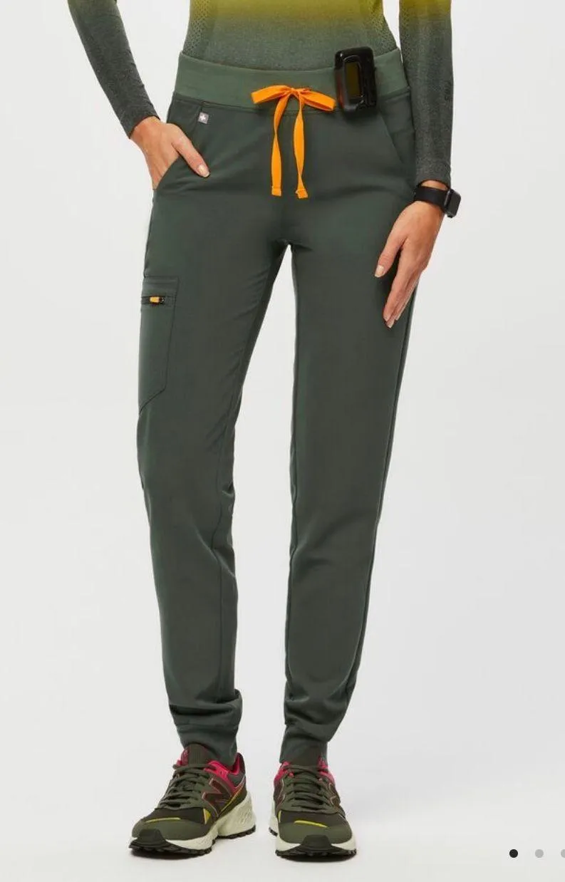 FIGS Moss Scrub set - Image 7