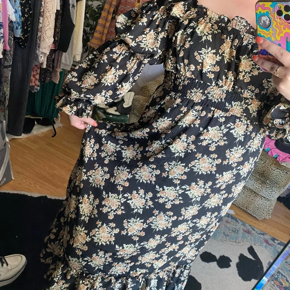 ASTR Floral Cinched Long Sleeve Midi Peasant Dress Black Size Small - Image 4