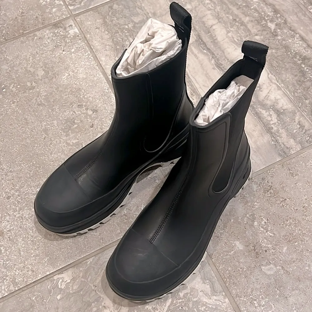 Stella McCartney Trace Chelsea Boots w/Logo in Black, Size40 New Online for $725 - Image 8