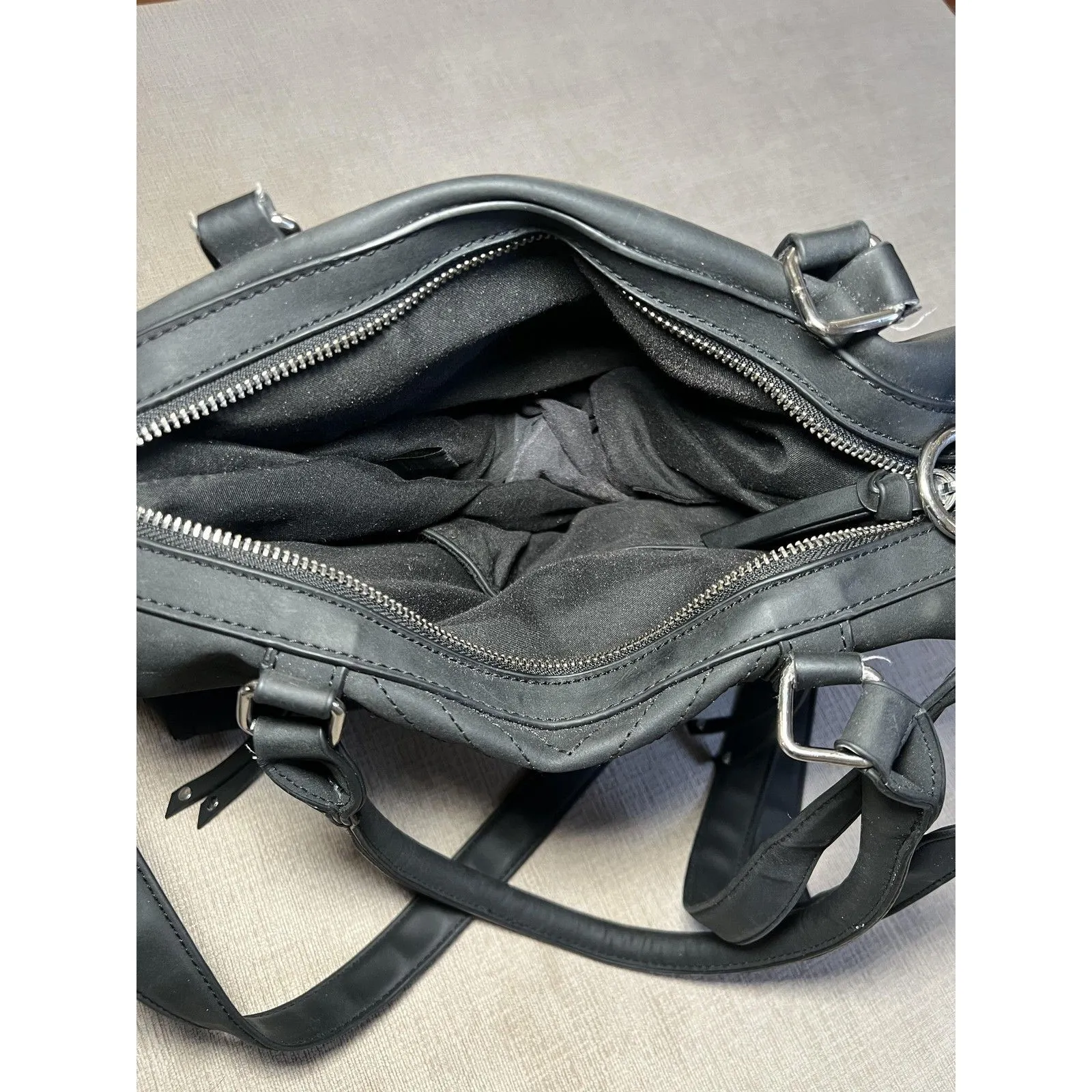 Torrid Satchel Bag Womens Large Black Faux Leather Chevron Zip Pockets Purse - Image 6