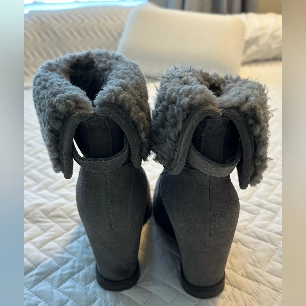 UGG  Boots size 7 - Image 3