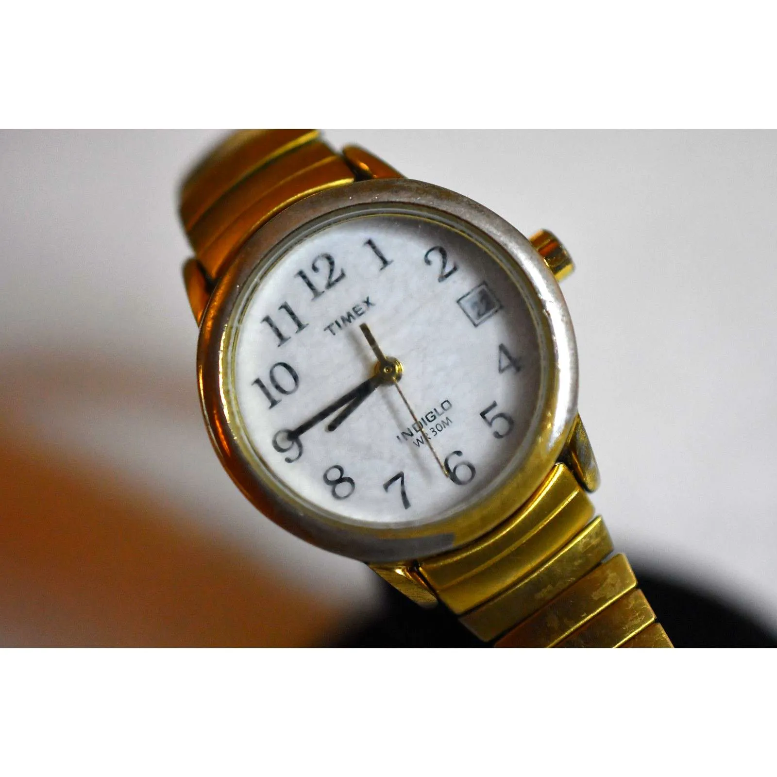 Vintage Timex Indiglo Gold Tone 8 Inch Metal Stretch Band New Battery Watch - Image 2