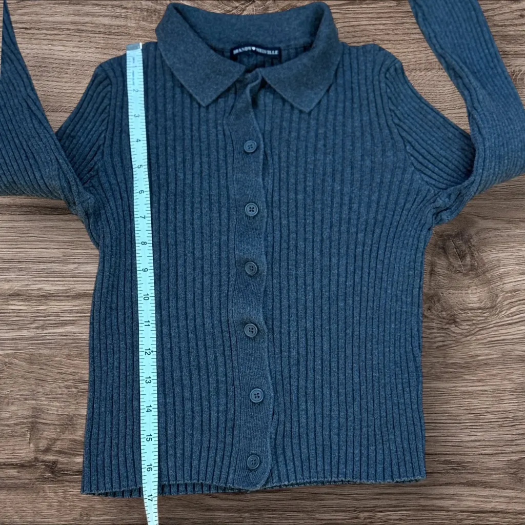 BRANDY MELVILLE Bridget Heather Grey Ribbed Collared Crop Cardigan - Image 7