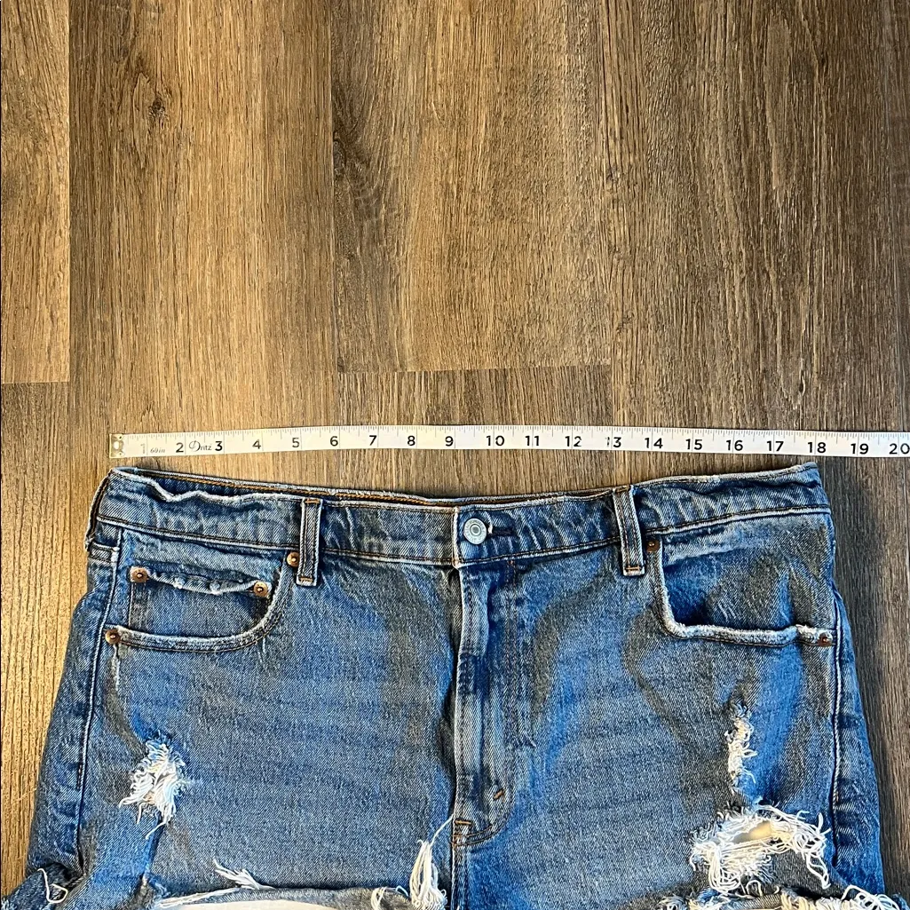 Abercrombie & Fitch Mom Short High Rise Distressed Cutoff Jean Shorts Size 33/16 - Image 4