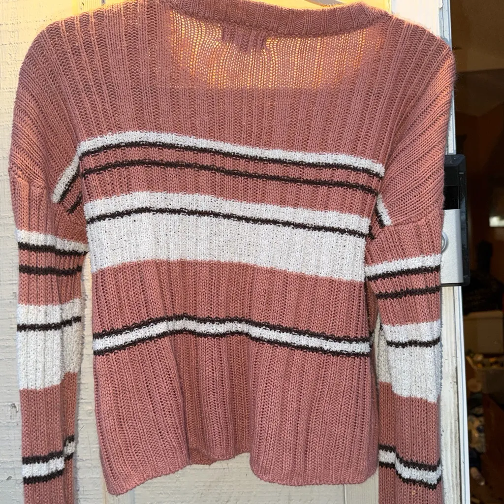 Full Circle Striped Pink Sweater Size Small cable knit cropped - Image 3
