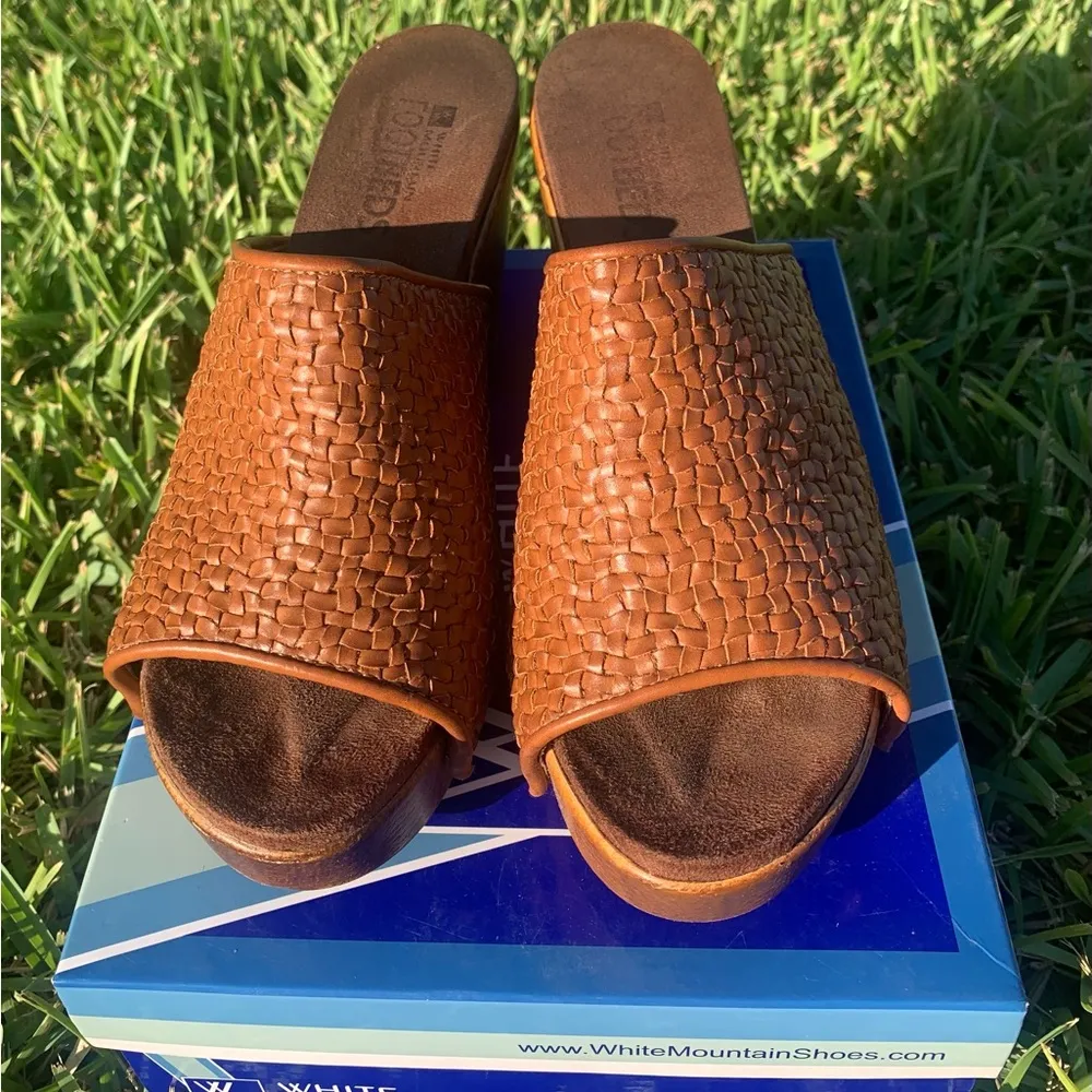 White Mountain Platform Sandal          986 - Image 2