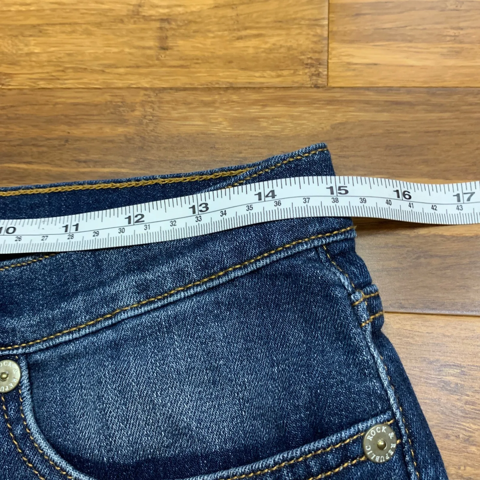 Rock &‎ Republic Kimber Denim Shorts Womens Size 10 Frayed Hem Dark Wash Casual - Image 5