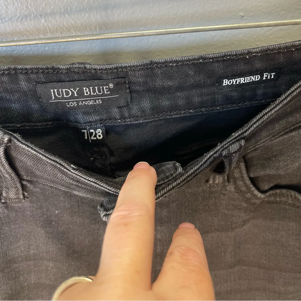 Judy Blue Women's Black Distressed Boyfriend Fit Jeans Size 7/28 - Image 4