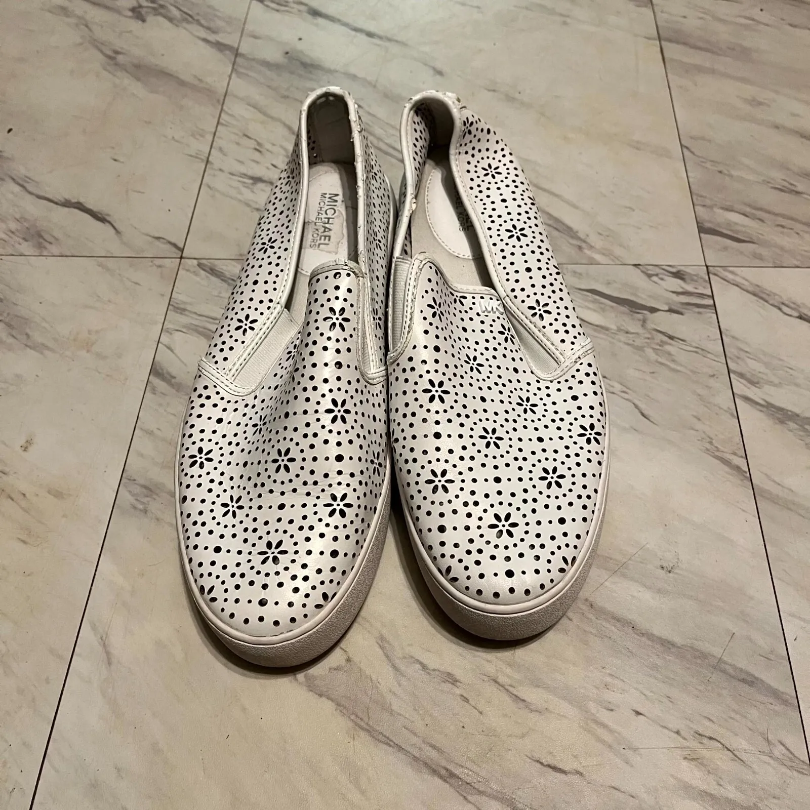 Michael Kors Kane HJ17K Womens 10M Shoes Ivory Leather Laser Cut Slip On Sneaker - Image 2