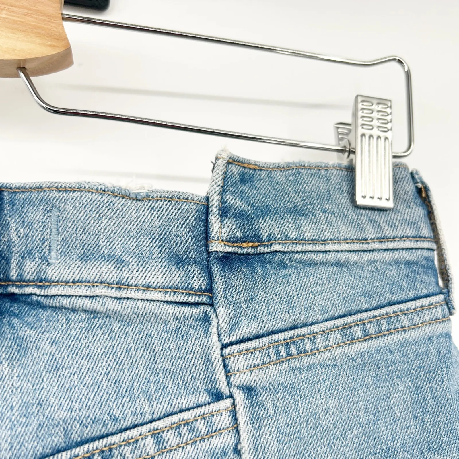 Abercrombie & Fitch Womens The 7" Dad Short High Rise Button Fly Denim Size 27 4 - Image 5