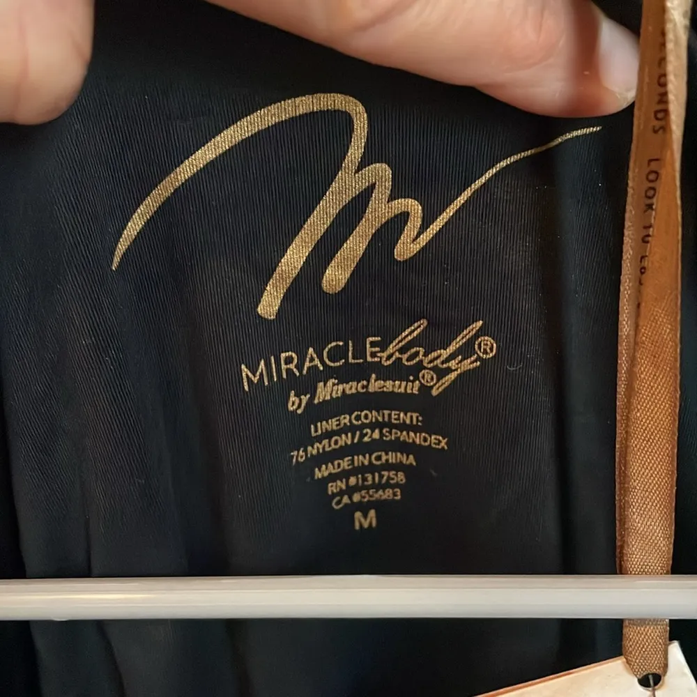 MIRACLE BODY By Miraclesuit NWT Long Black Stretchy Short Sleeve Top Size Medium - Image 4