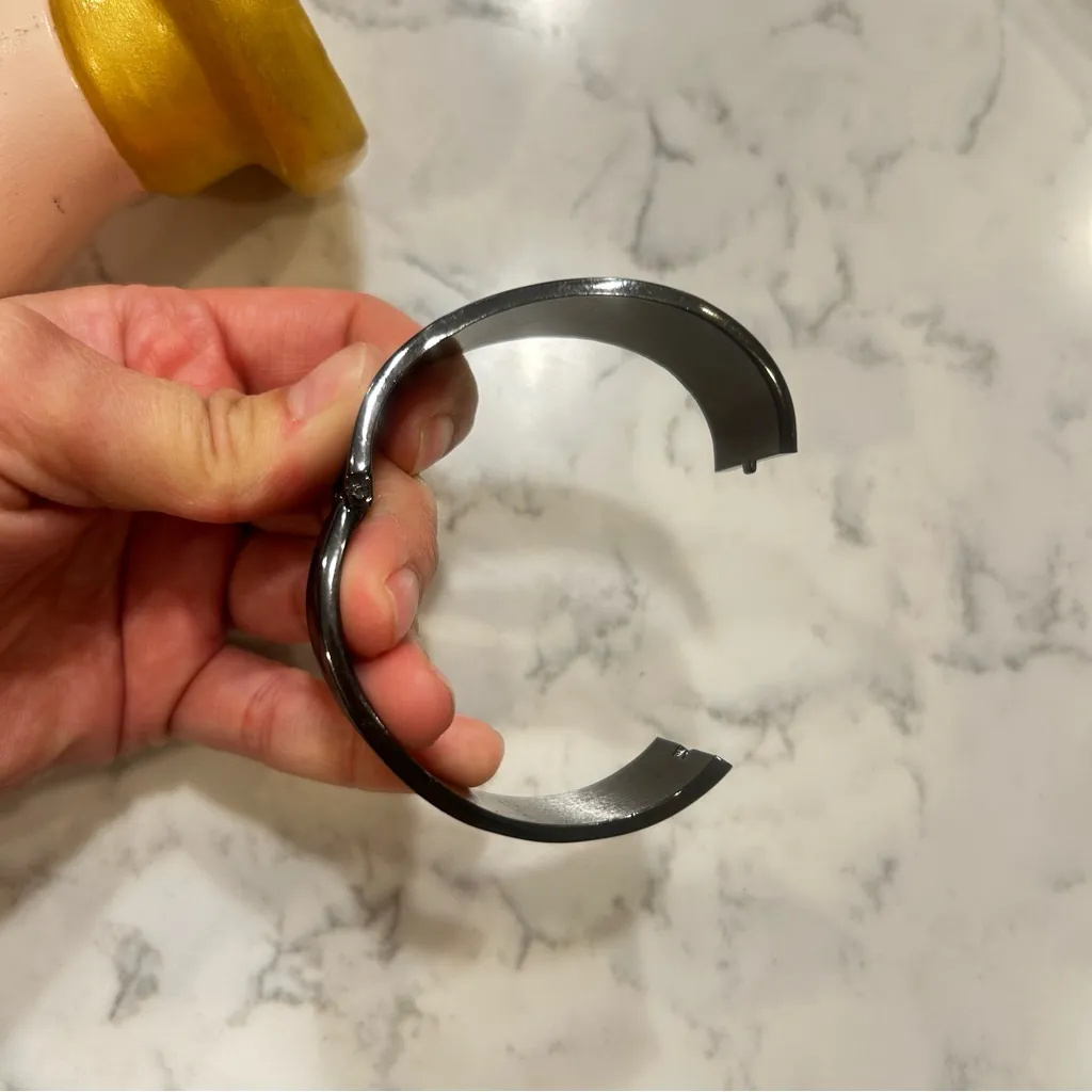 Black Crome Chunky Clasp Bracelet Bangle - Image 5