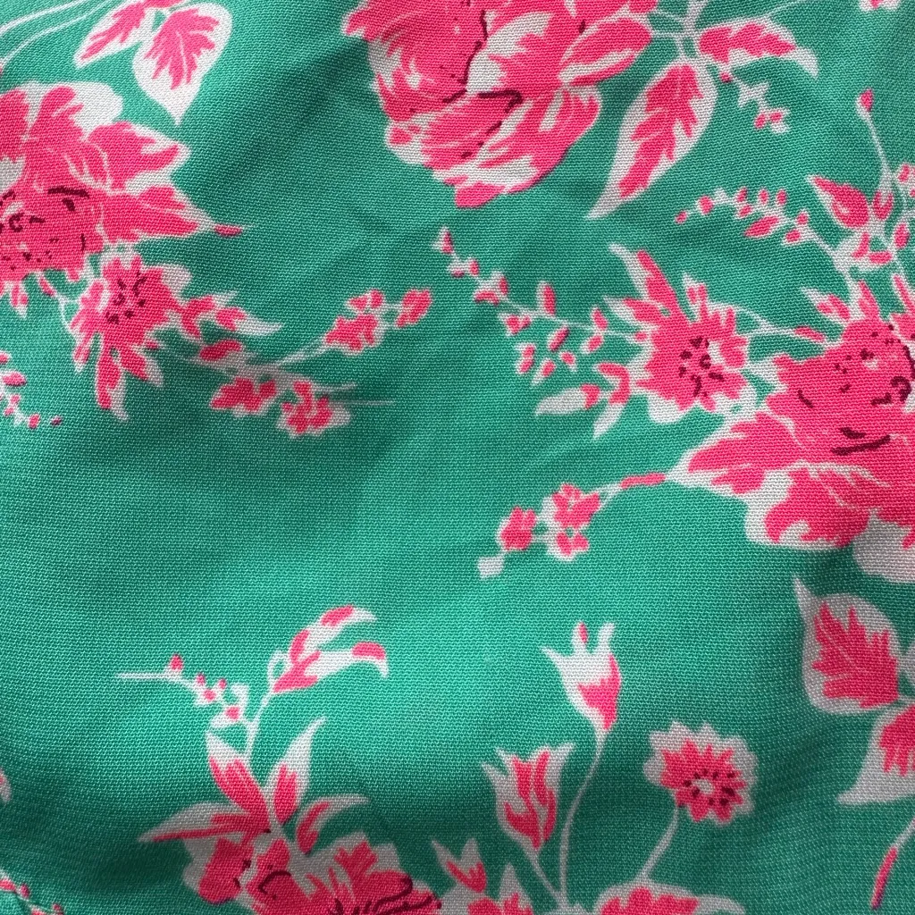 Charlotte Russe High Waisted Floral Flowy Shorts in Green/Pink Size Small - Image 10