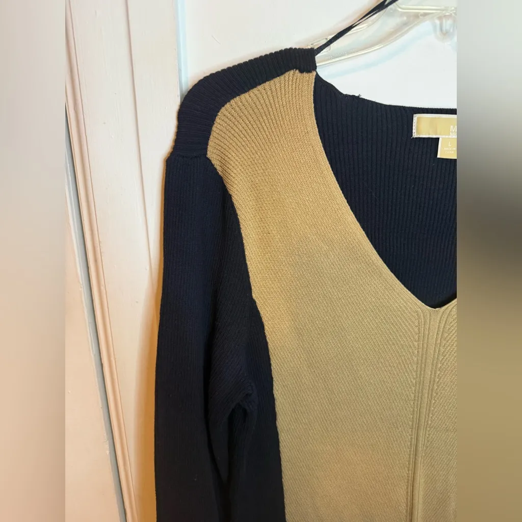 Michael Michael Kors Black and Tan Colorblock Long Sleeve V - Image 5