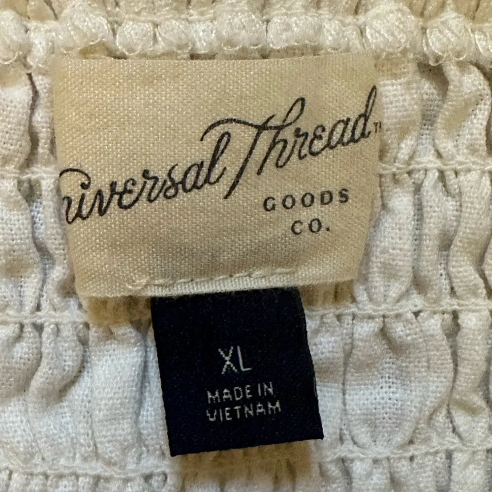 Universal Threads White Crop Top - Image 4