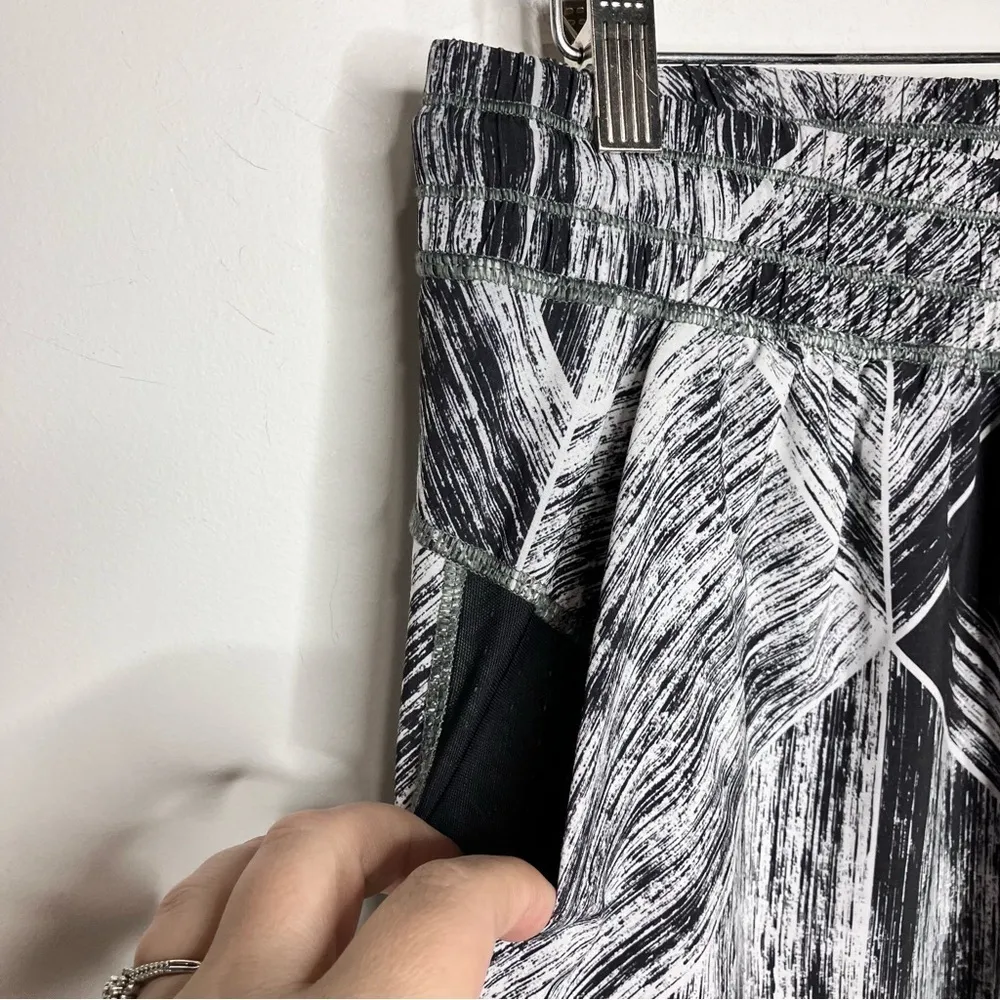 Lululemon  Jet Set pants‎ lightweight athletic pants size 10 - Image 3