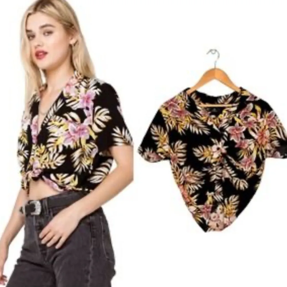 Volcom Gen wow Tropical Floral Black Button-Up Women's Top Hawaiian shirt resort - Image 12