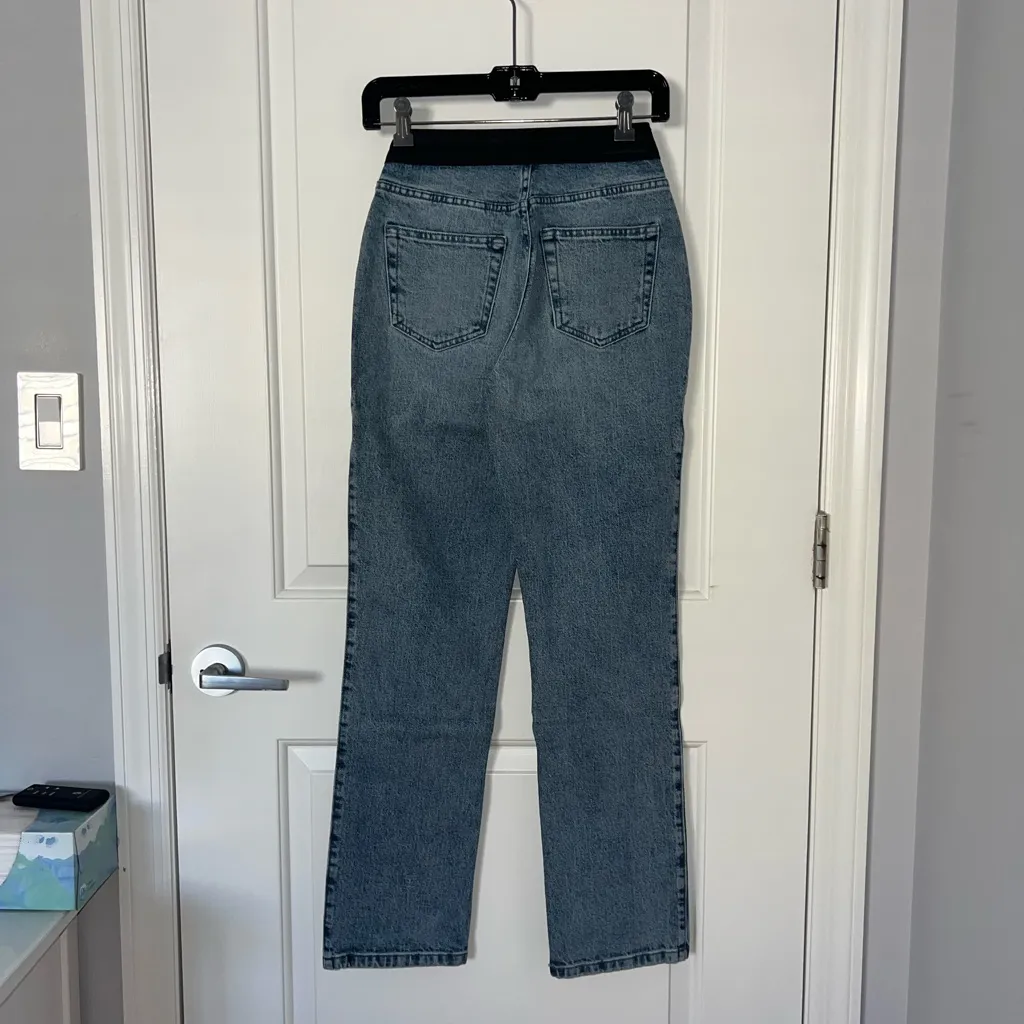 Hollister Social Tourist Ultra High-Rise V-Waist Straight Jeans - Image 2