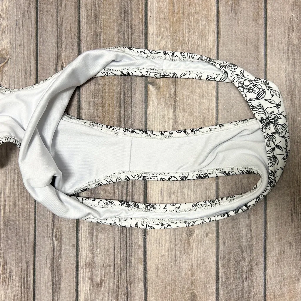 Kaali Beachwear Black White Floral Monokini Open Front Back Strap One Piece Swim Size M - Image 10