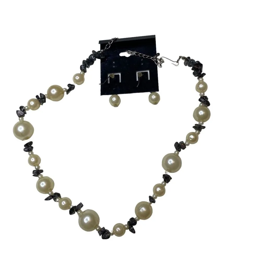 Fashion Earrings Faux Pearl Necklace and Earrings Brand New. NWT - Image 4