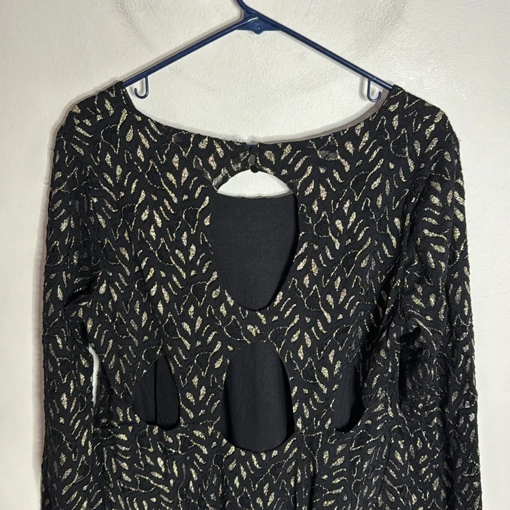 Gimmicks by BKE cutout detail metallized high low hem top size M - Image 4