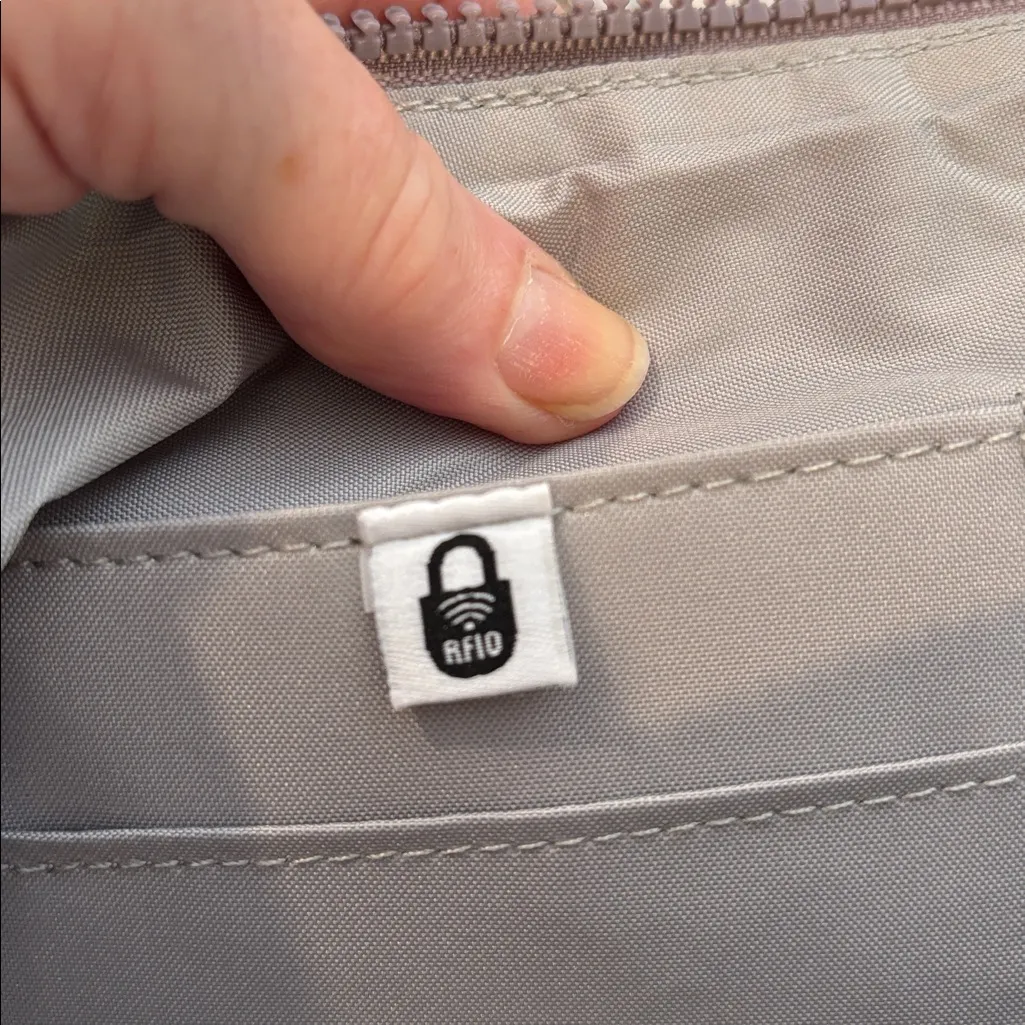 Baggallini Light pink mauve modern quilted nylon crossbody convertible RFID Bag - Image 15