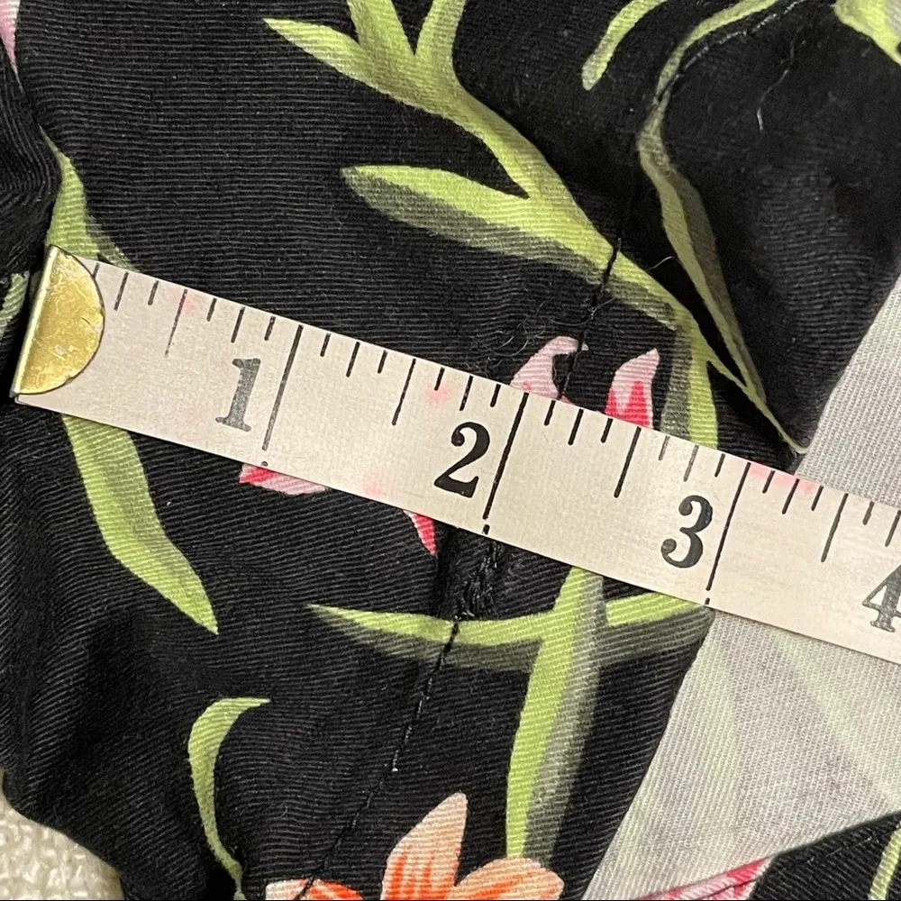 Khakis by Gap City 3 Inch Black Floral Shorts - Image 15