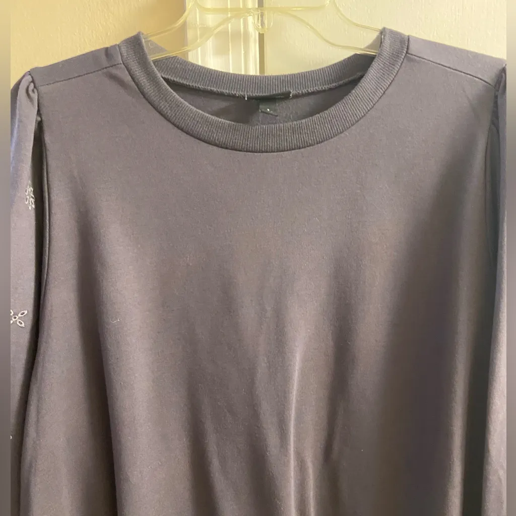Torrid charcoal grey crewneck top eyelet sleeves 1X - Image 5